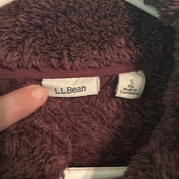 Like new LL Bean women’s maroon hi-pile fleece pullover - Picture 2 of 5